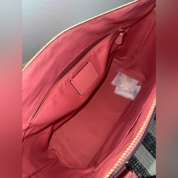 NWOT pink Coach Gallery Tote Bag with matching zippered Wallet - Picture 9 of 14